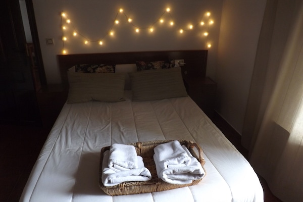 Deluxe Room | Desk, free WiFi, bed sheets