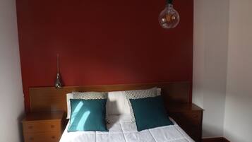 Kahden hengen huone | Työpöytä, ilmainen Wi-Fi, vuodevaatteet