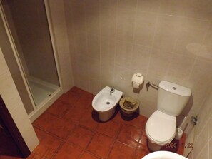 Triple Room | Bathroom | Shower, towels