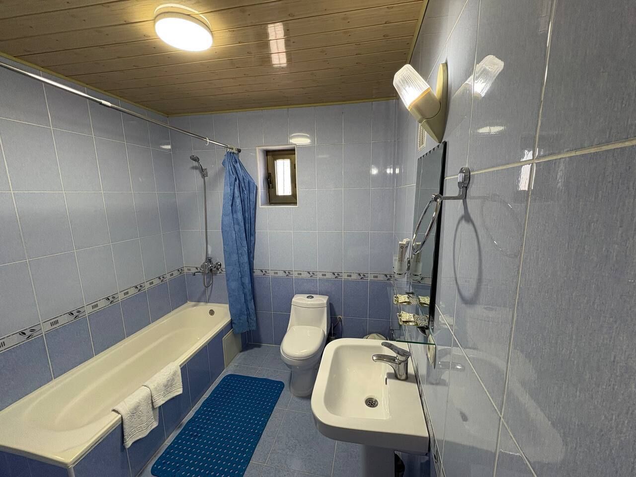 A bathroom with a bathtub, toilet, and sink.