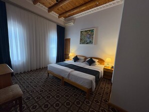 Phòng đôi Deluxe | Bộ đồ giường cao cấp, két bảo mật tại phòng, trang trí khác biệt
