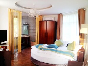 Classic Room | Desk, free WiFi