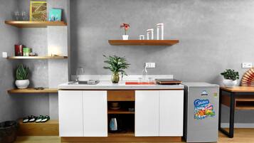 Full-sized fridge, microwave, stovetop, electric kettle