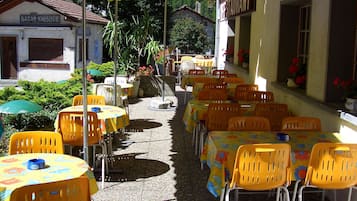 Tempat makan outdoor