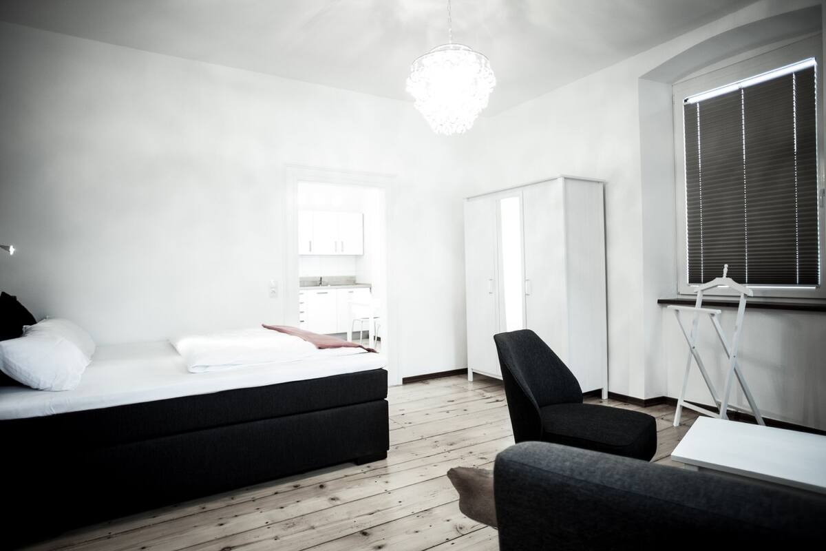 Apartment, 1 Queen Bed (2&4)