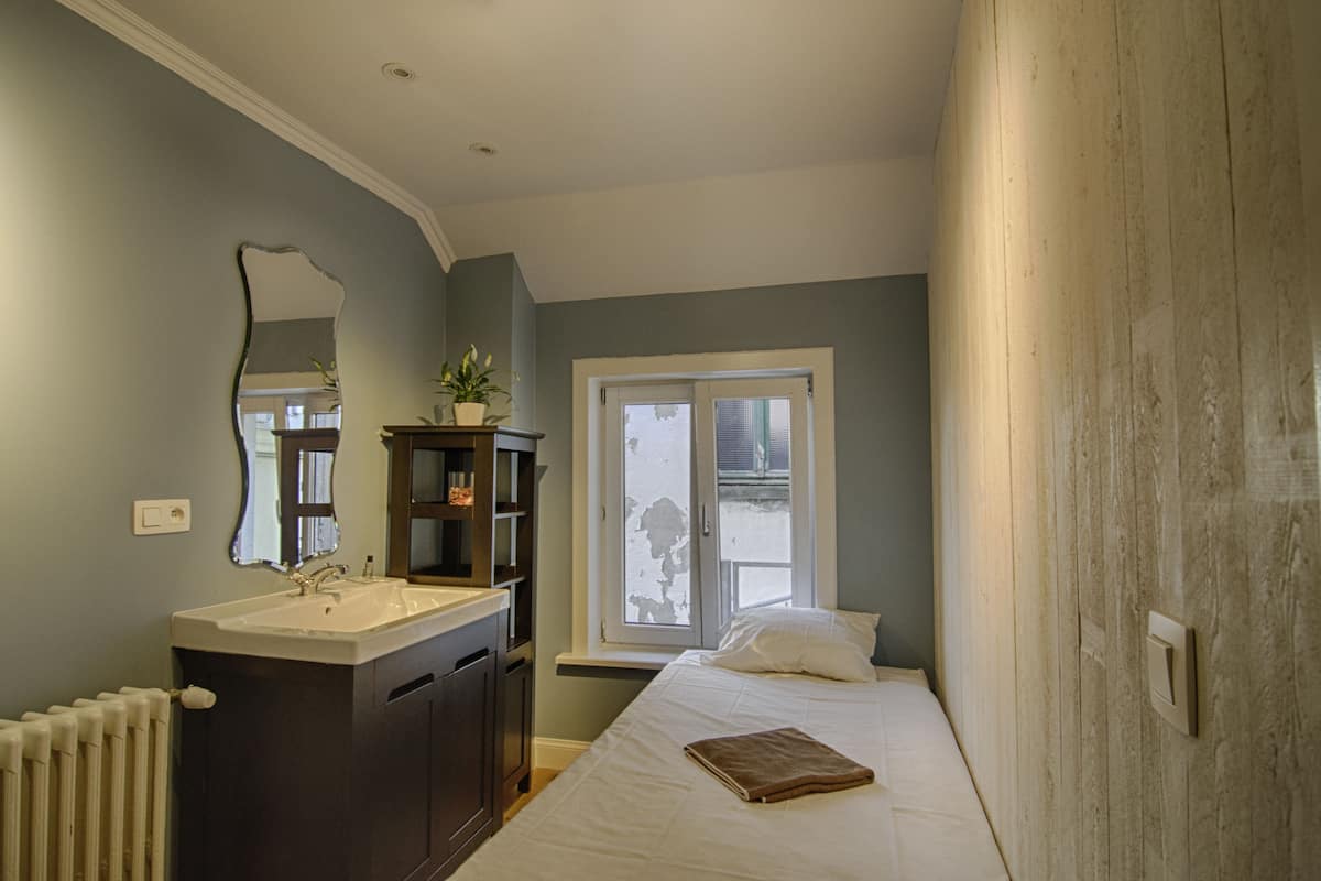 Single Room, Shared Bathroom