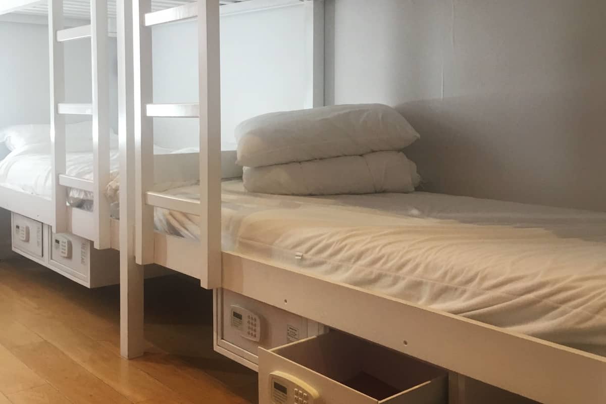 Shared Dormitory, Women only, Shared Bathroom (4 Beds)