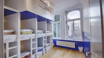 Slaapzaal, gemengd, gemeenschappelijke badkamer (10 Beds) | Gratis wifi
