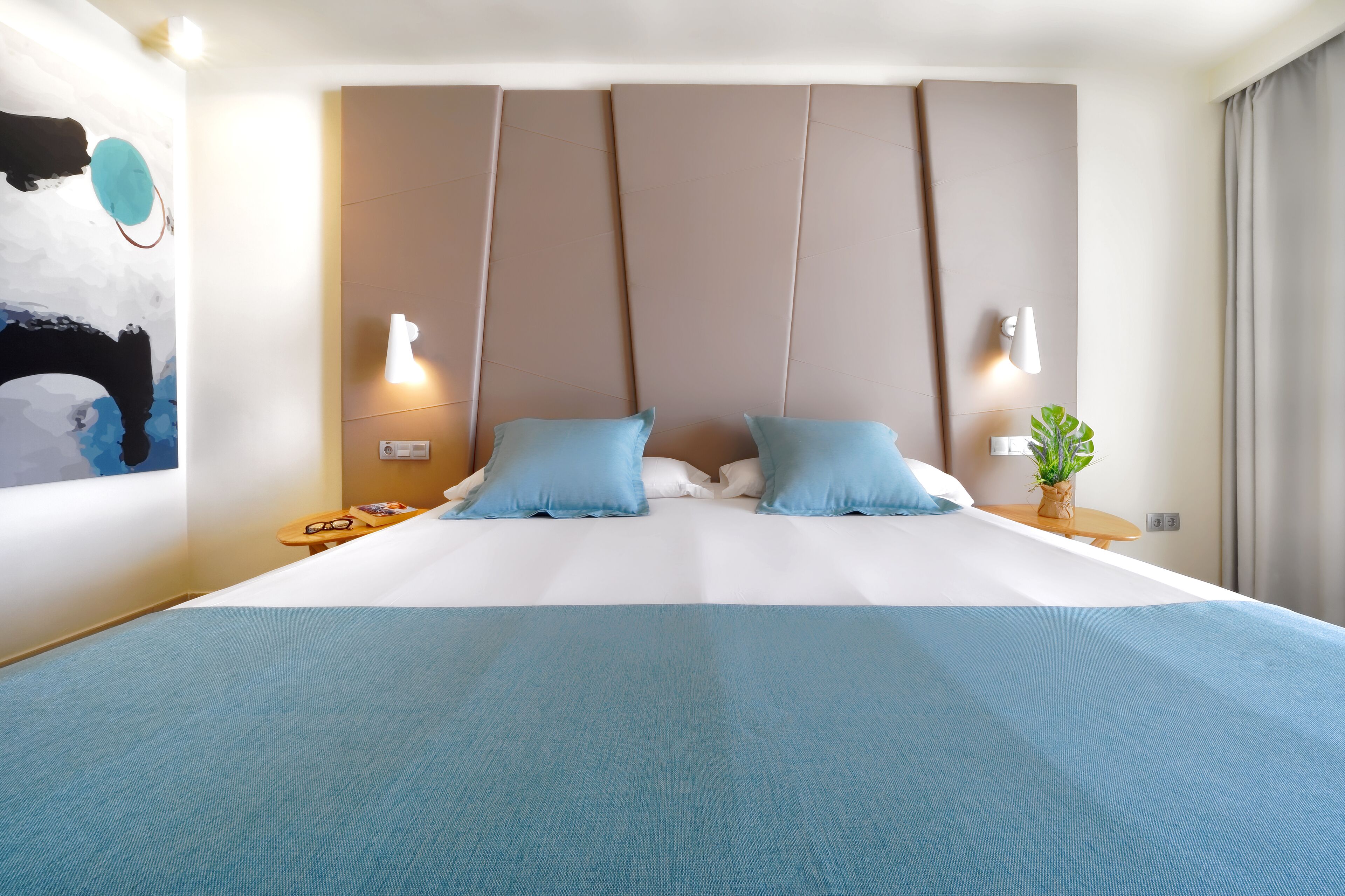 junior suite, pool view | 1 bedroom, free minibar items, in-room safe, desk