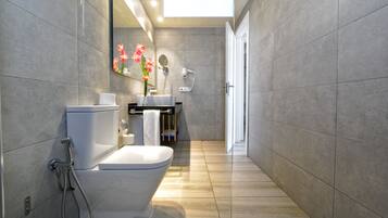Standard Room | Bathroom