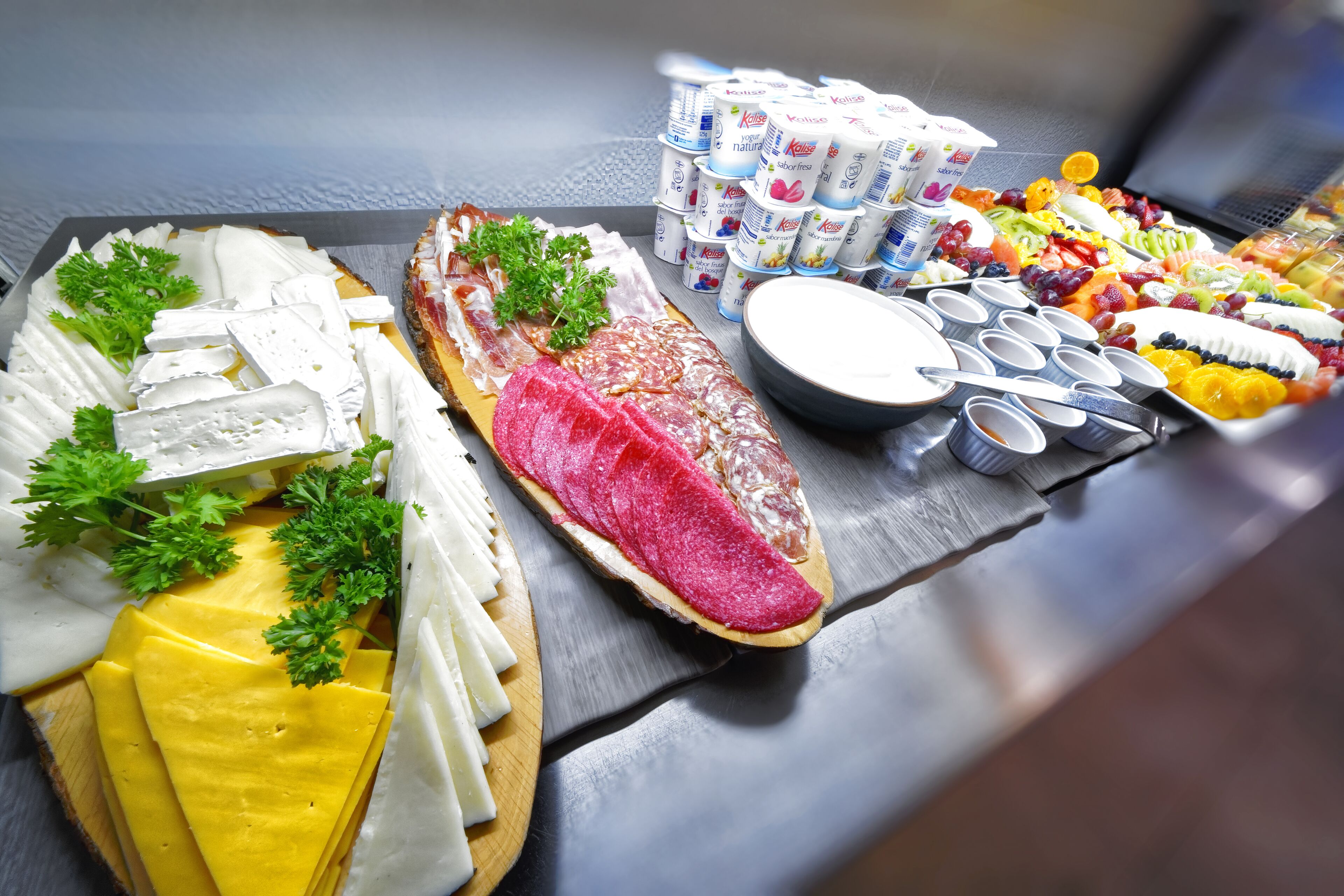 breakfast (eur 25 per person)