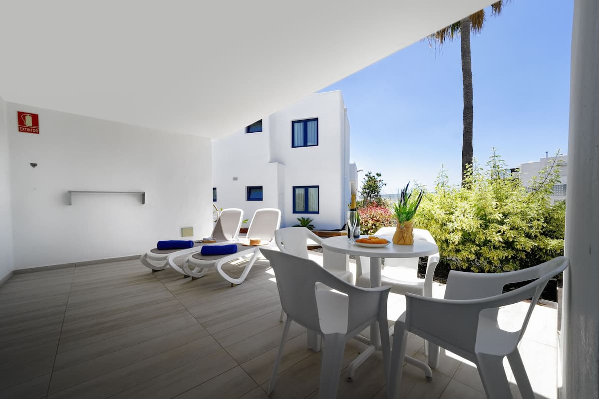 Family Suite, Terrace | 1 bedroom, free minibar items, in-room safe, desk