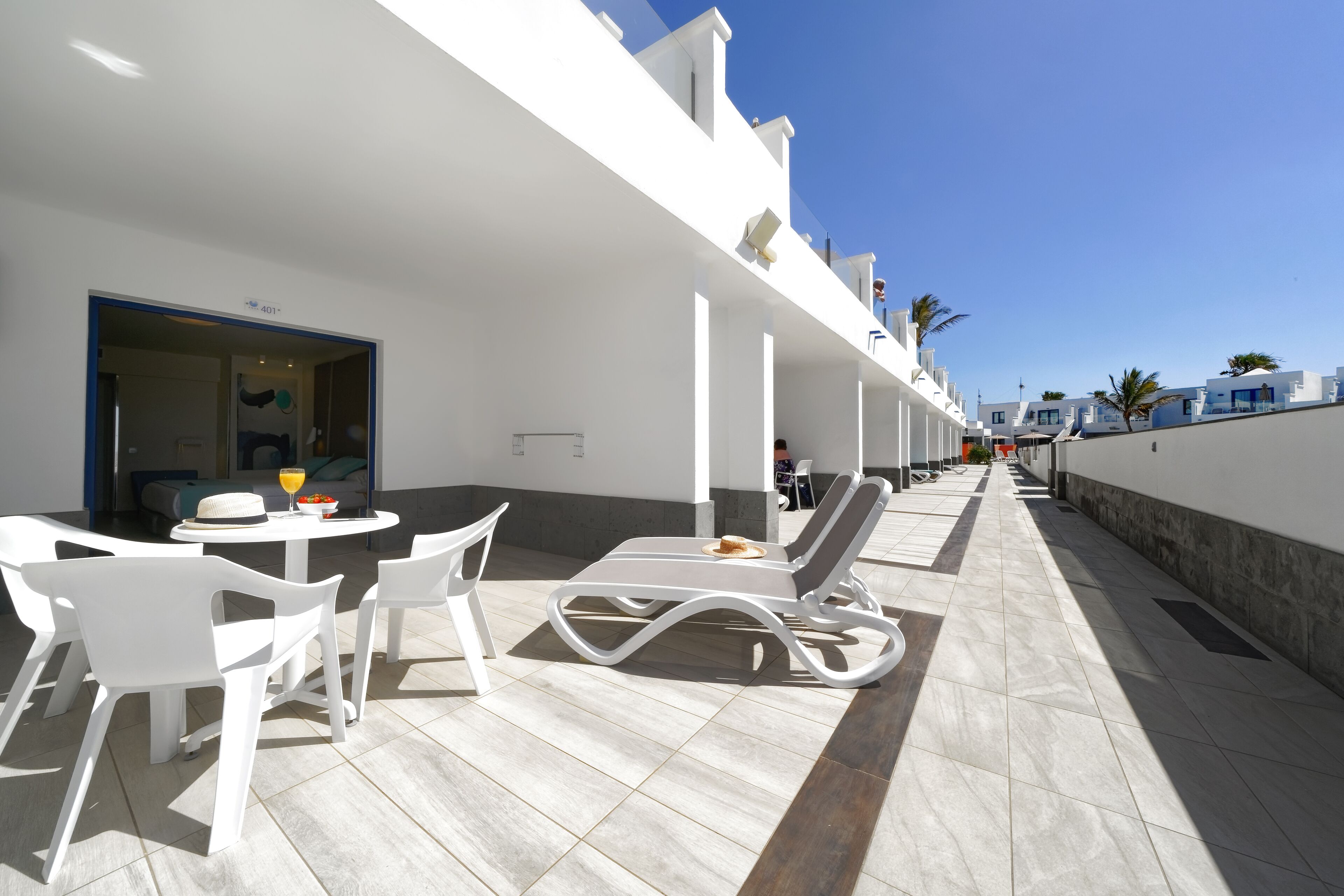 standard room | 1 bedroom, free minibar items, in-room safe, desk