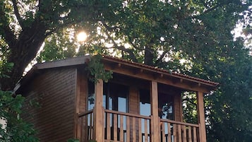 Casa en un árbol familiar, varias camas, frigorífico y microondas, vistas a la ciudad | Cortinas opacas, wifi gratis, ropa de cama