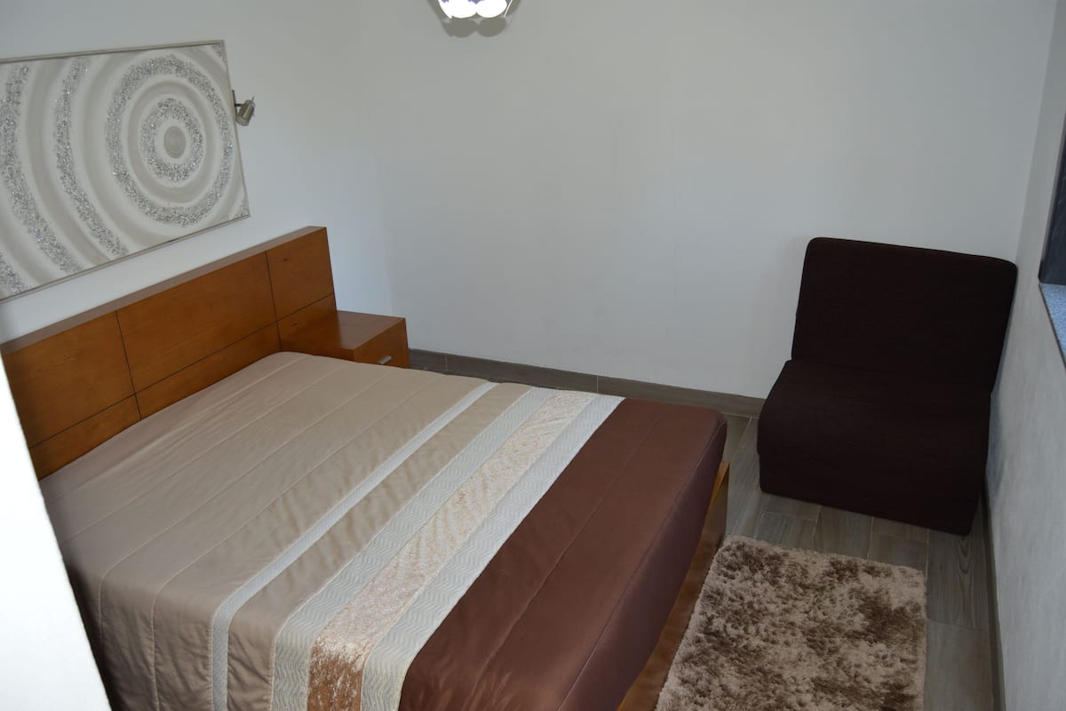 Bungalow familiar, 2 camas matrimoniales, para no fumadores (4 Guests) | Cortinas blackout, wifi gratis y ropa de cama