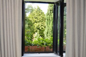 Basic Suite, 1 Double Bed, Non Smoking | Garden view - Quinta do Padrao (Penafiel)