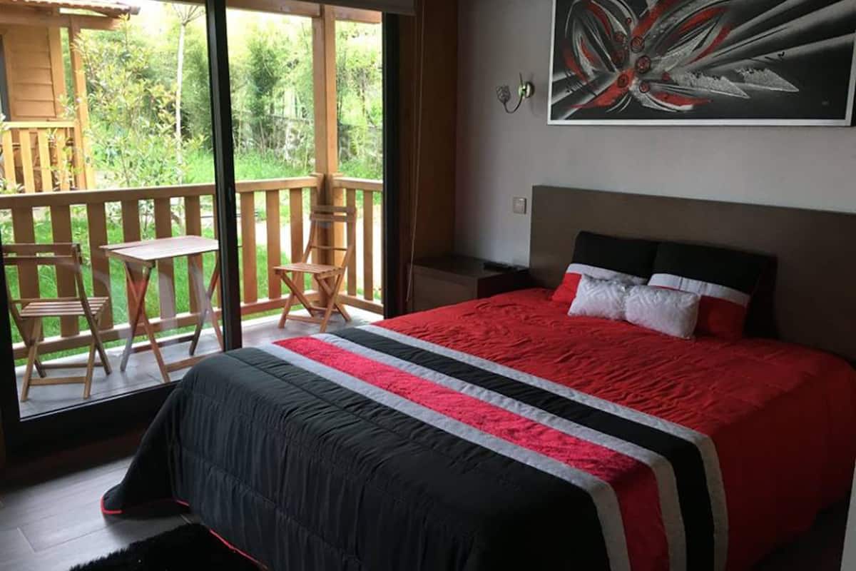 Bungalow familiar, para no fumadores (1 Double Bed and 1 Bunk Bed) | Cortinas blackout, wifi gratis y ropa de cama