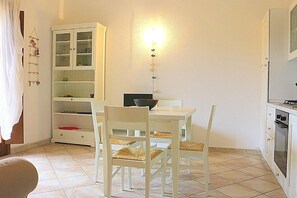 Apartment, 1 Schlafzimmer | Essbereich im Zimmer