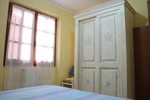 4 sovrum, strykjärn/strykbräda, barnsängar och sängkläder