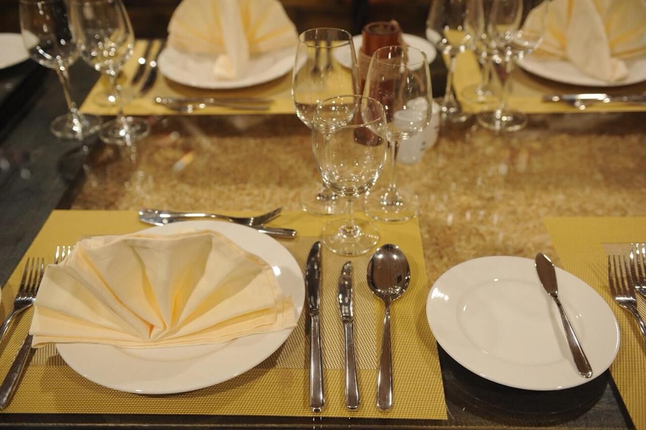 breakfast, lunch, dinner served; local and international cuisine