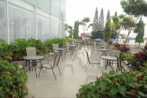 Breakfast, lunch, dinner served; local and international cuisine