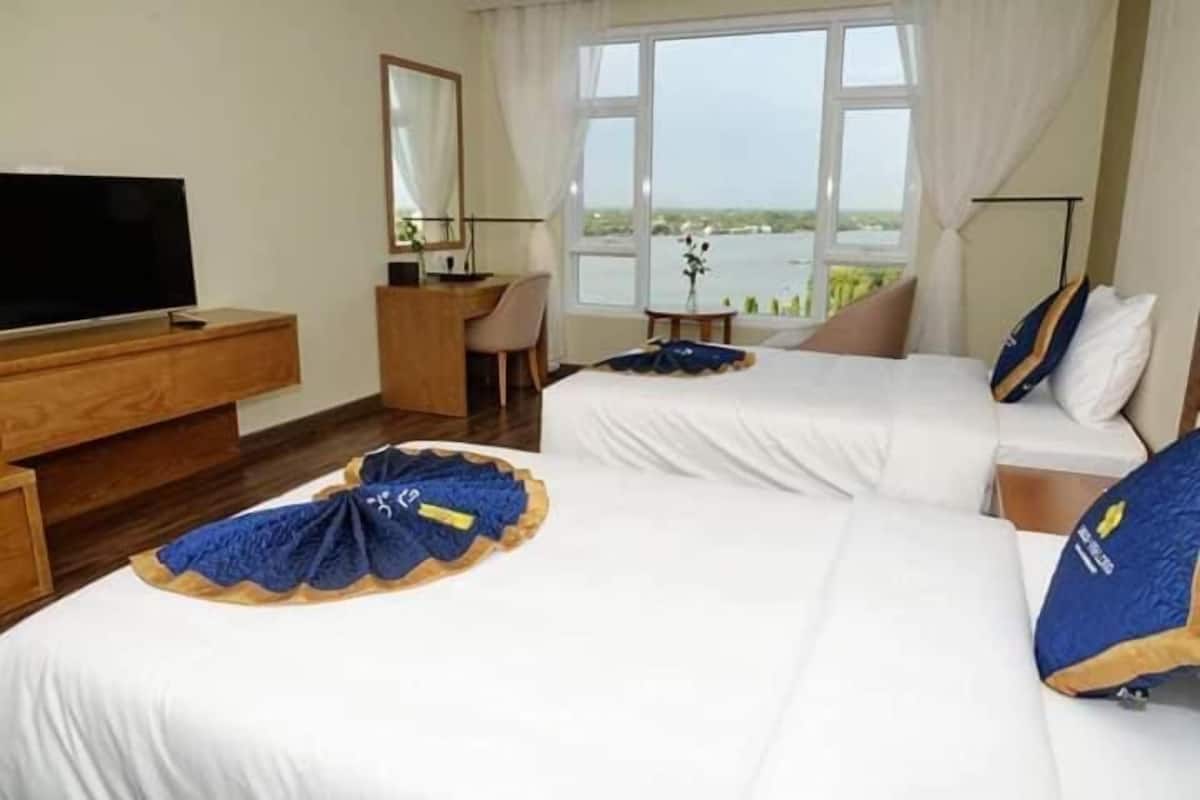 minibar, in-room safe, desk, blackout curtains