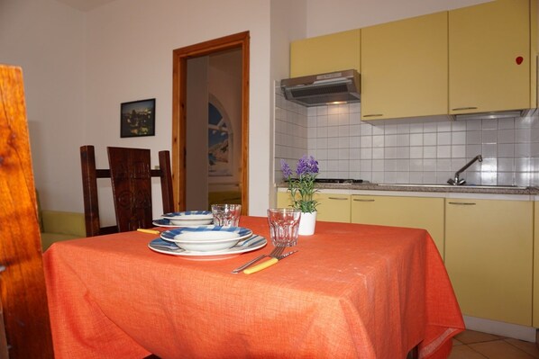 Appartement, 1 slaapkamer | Dineren op de kamer