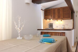 Apartment, 2 Schlafzimmer (4 pax) | Essbereich im Zimmer