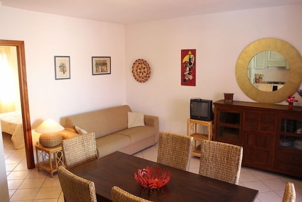 Apartment, 2 Bedrooms | Living room | TV
