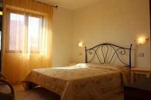 Apartment, 2 Schlafzimmer | 2 Schlafzimmer, schallisolierte Zimmer, Bügeleisen/Bügelbrett