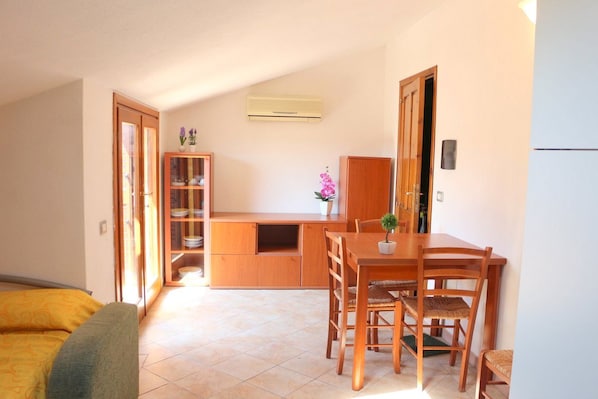 Studio | In-room dining