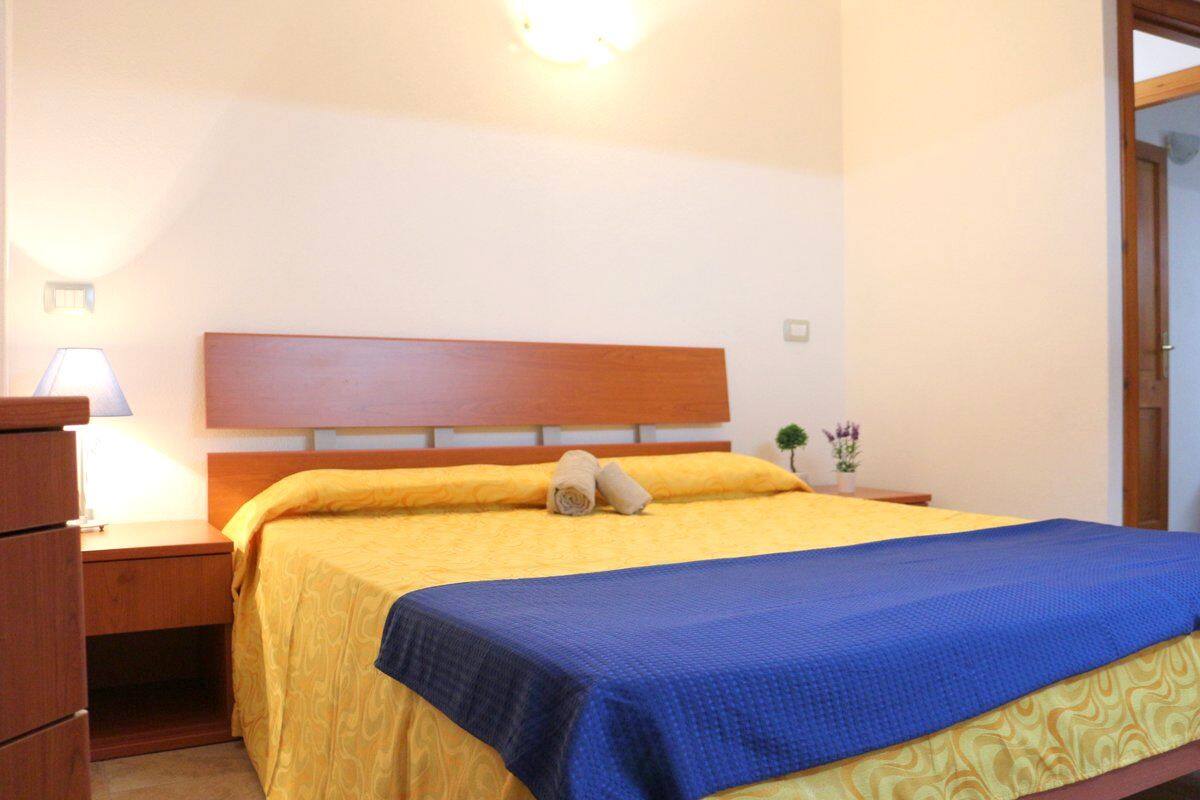 Apartment, 2 Bedrooms | Cots/infant beds, bed sheets