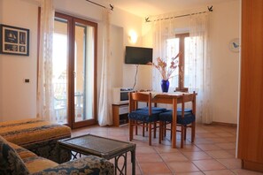 公寓, 2 間臥室 | 客廳 | 平面電視