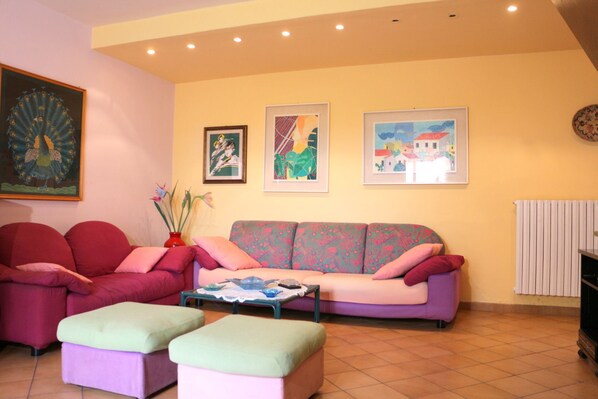 Apartment, 3 Bedrooms | Living room
