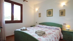2 bedrooms, iron/ironing board, cots/infant beds