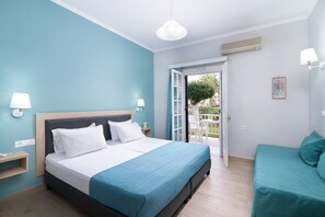 三人房, 花园景观 | 办公桌、免费婴儿床、免费 WiFi、床单