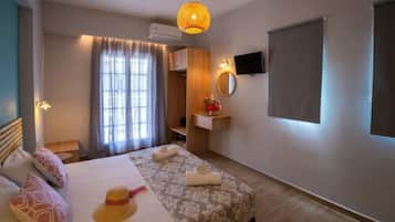 Superior Double or Twin Room, Garden View | Desk, free cribs/infant beds, free WiFi, bed sheets