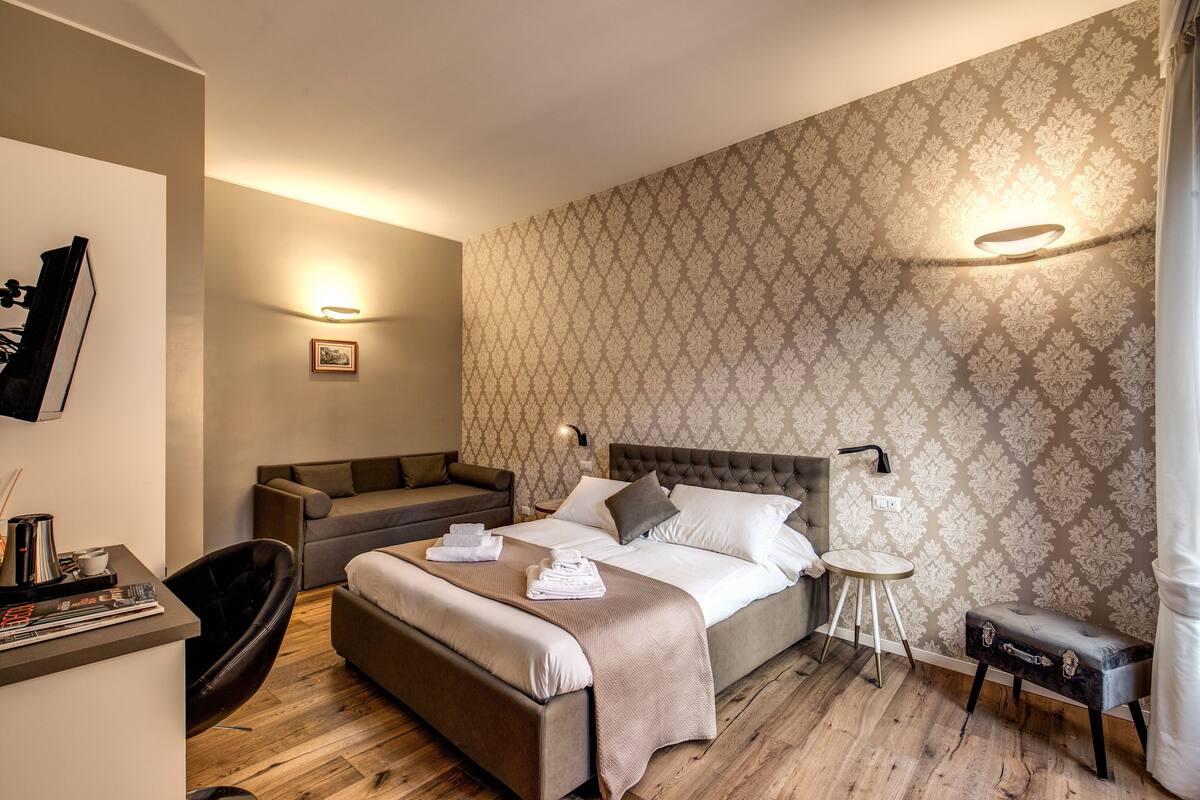 Superior Triple Room, Multiple Beds, Non Smoking | Minibar, in-room safe, desk, laptop workspace