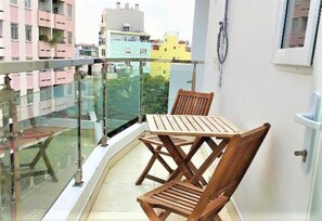 One-Bedroom Apartment with Big Balcony | Balcony - M-H Apartment Hotel (Ho Chi Minh City)