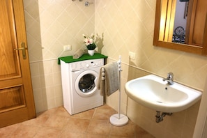 Apartment, 1 Bedroom | Bathroom