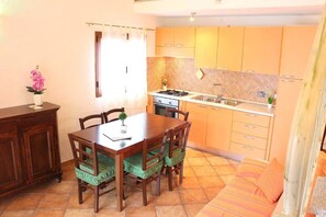 Repas dans la chambre