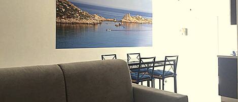 Apartment, 2 Schlafzimmer | Essbereich im Zimmer