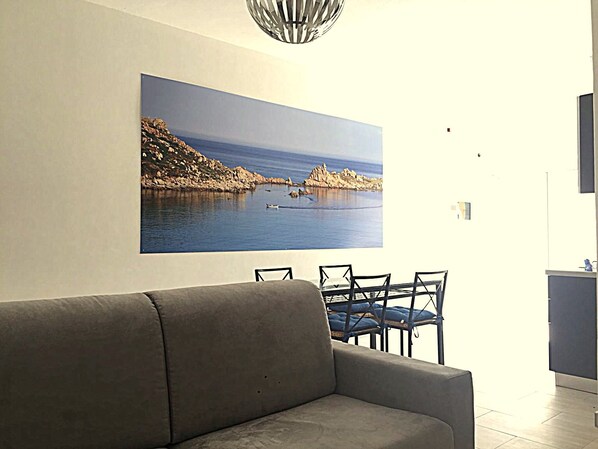 Apartment, 2 Schlafzimmer | Essbereich im Zimmer