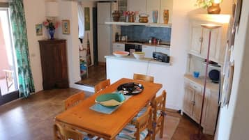 Villa, 3 habitaciones | Servicio de comidas en la habitación