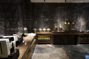 Sarapan prasmanan setiap hari (CNY 78 per orang)