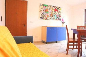 Apartment, 1 Schlafzimmer | Wohnbereich | Fernseher