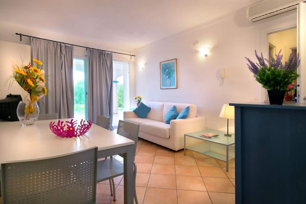 Apartment, 2 Bedrooms, Garden Area (V009) | In-room dining