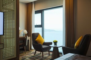 Phòng Suite Executive | Bộ đồ giường cao cấp, minibar, két bảo mật tại phòng 