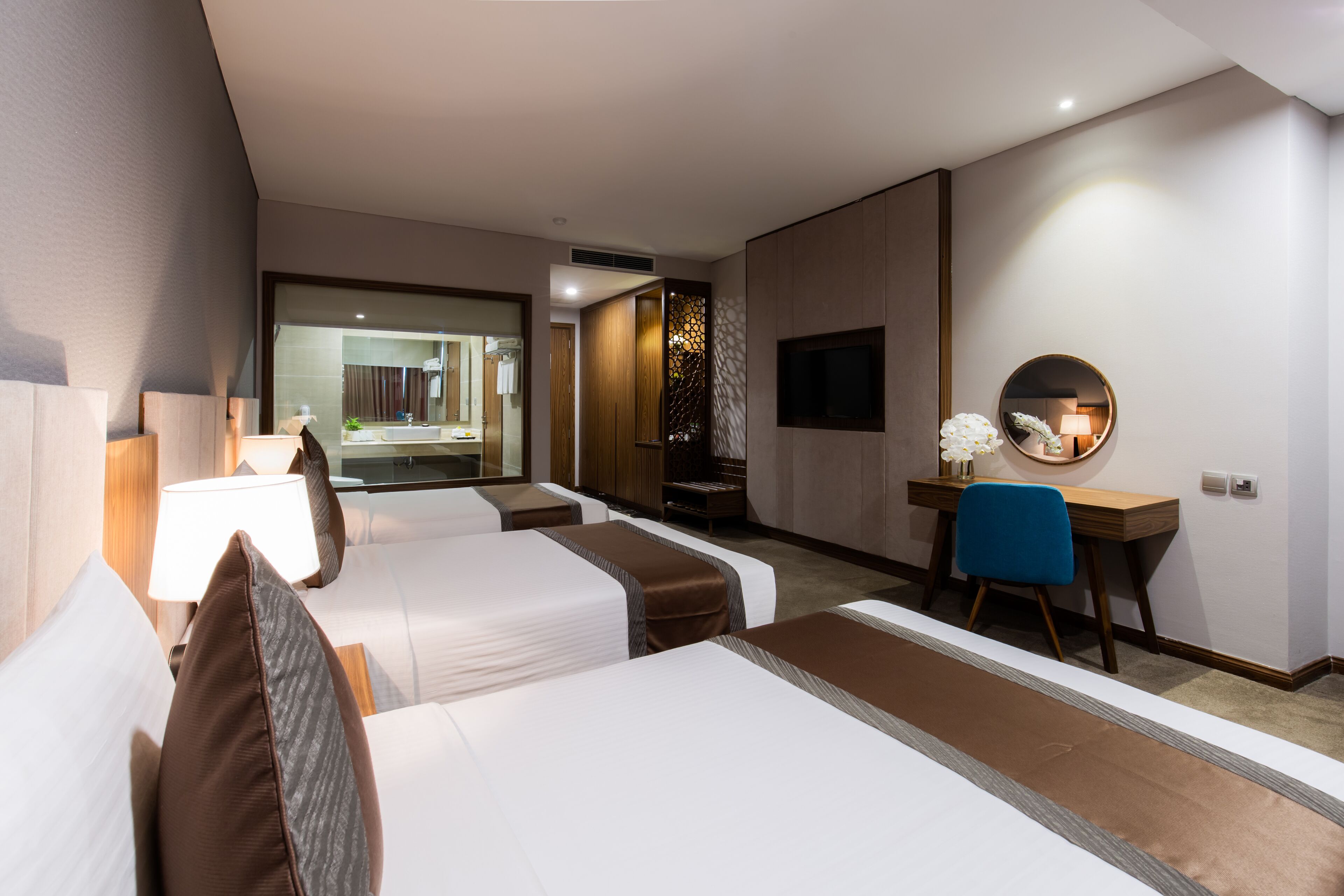 Ropa de cama de alta calidad y minibar 