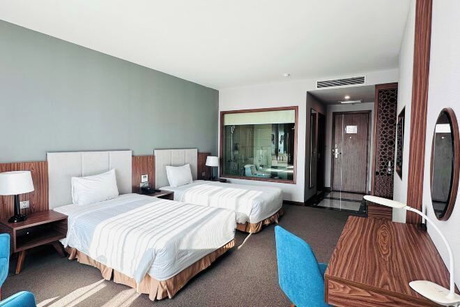 Hochwertige Bettwaren, Minibar, Zimmersafe, individuell dekoriert